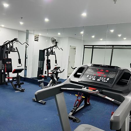May De Ville Crown Hotel 하노이 외부 사진 The gym at the hotel