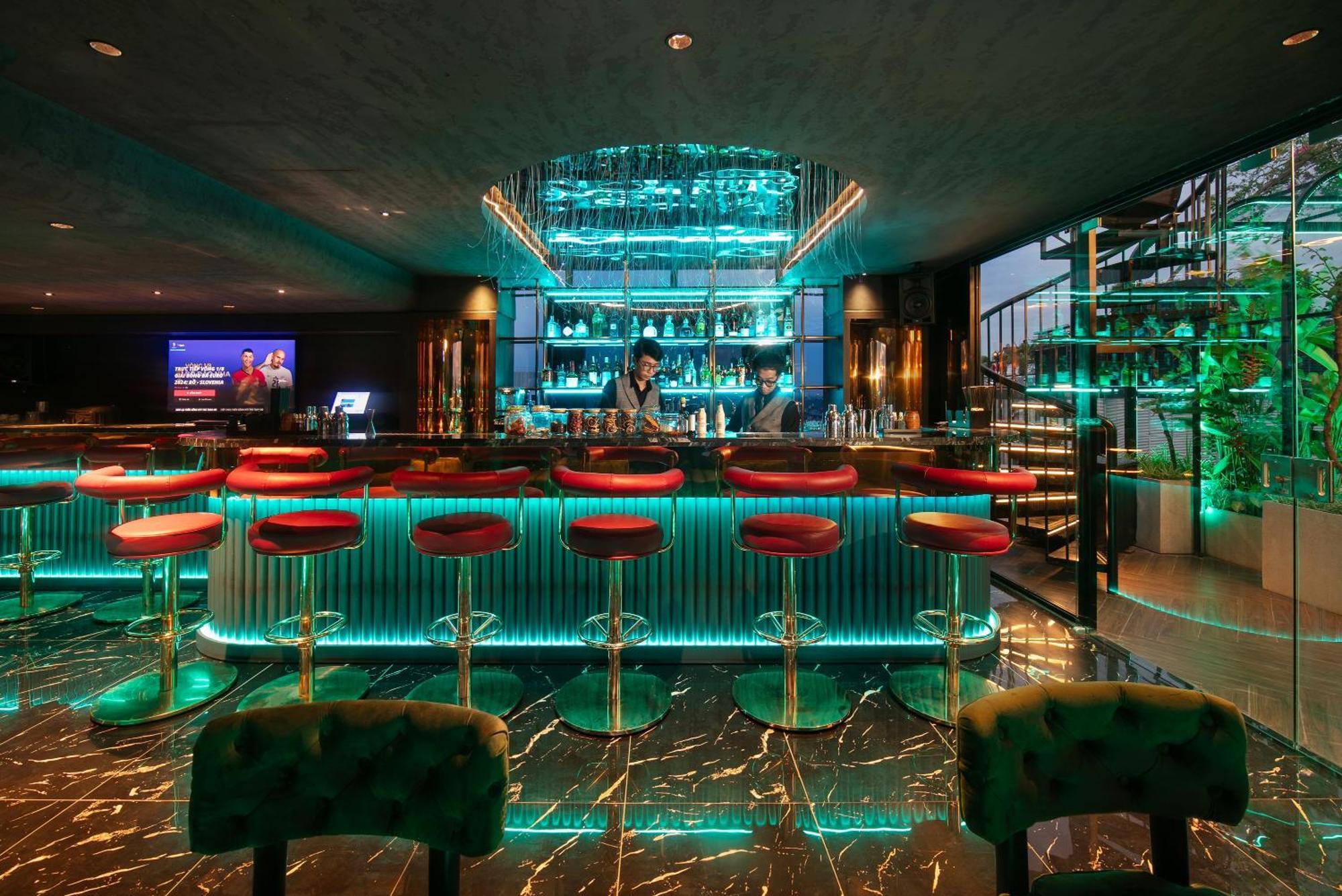 May De Ville Crown Hotel 하노이 외부 사진 The bar at the 101 bar