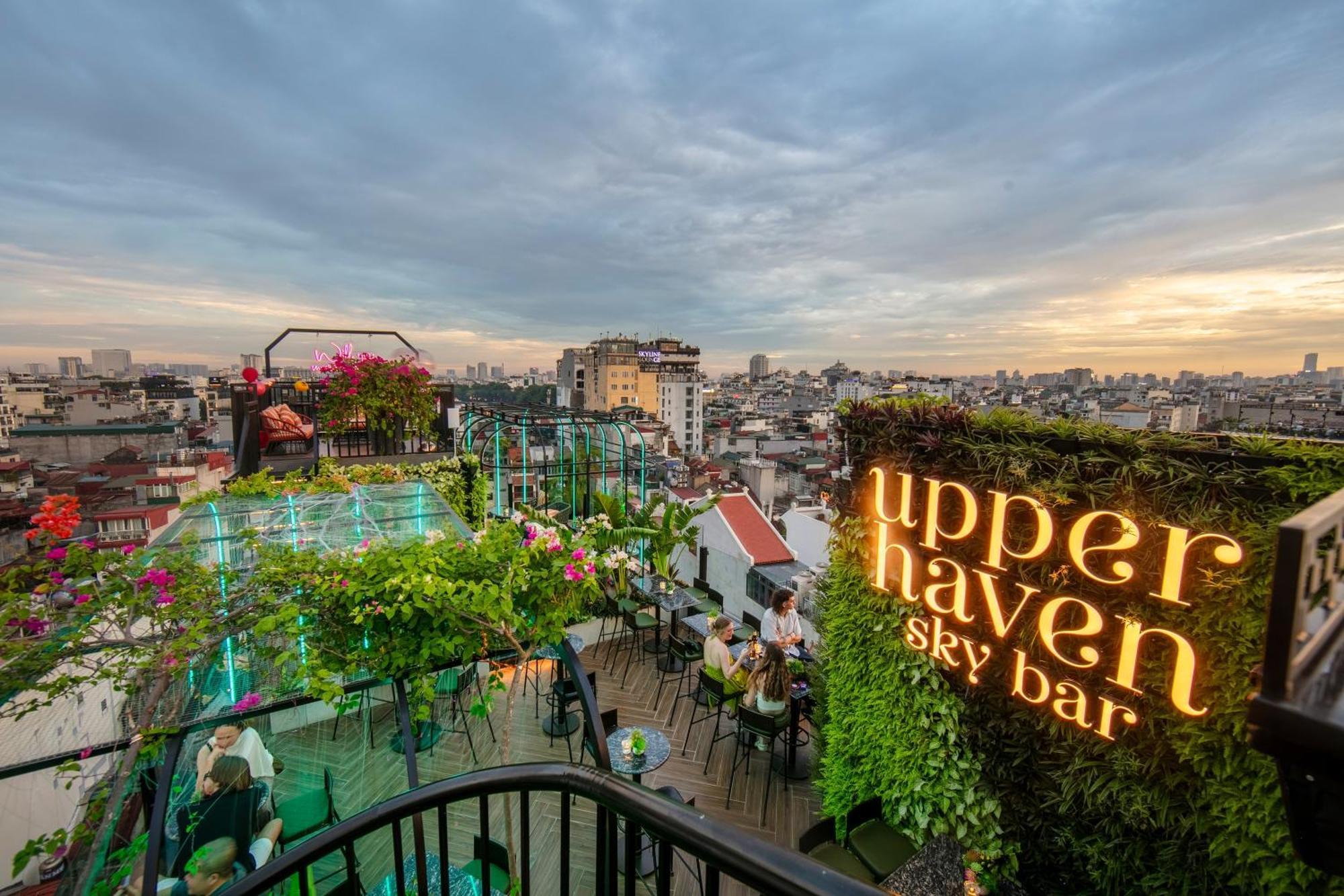 May De Ville Crown Hotel 하노이 외부 사진 Upper Haven Sky Bar