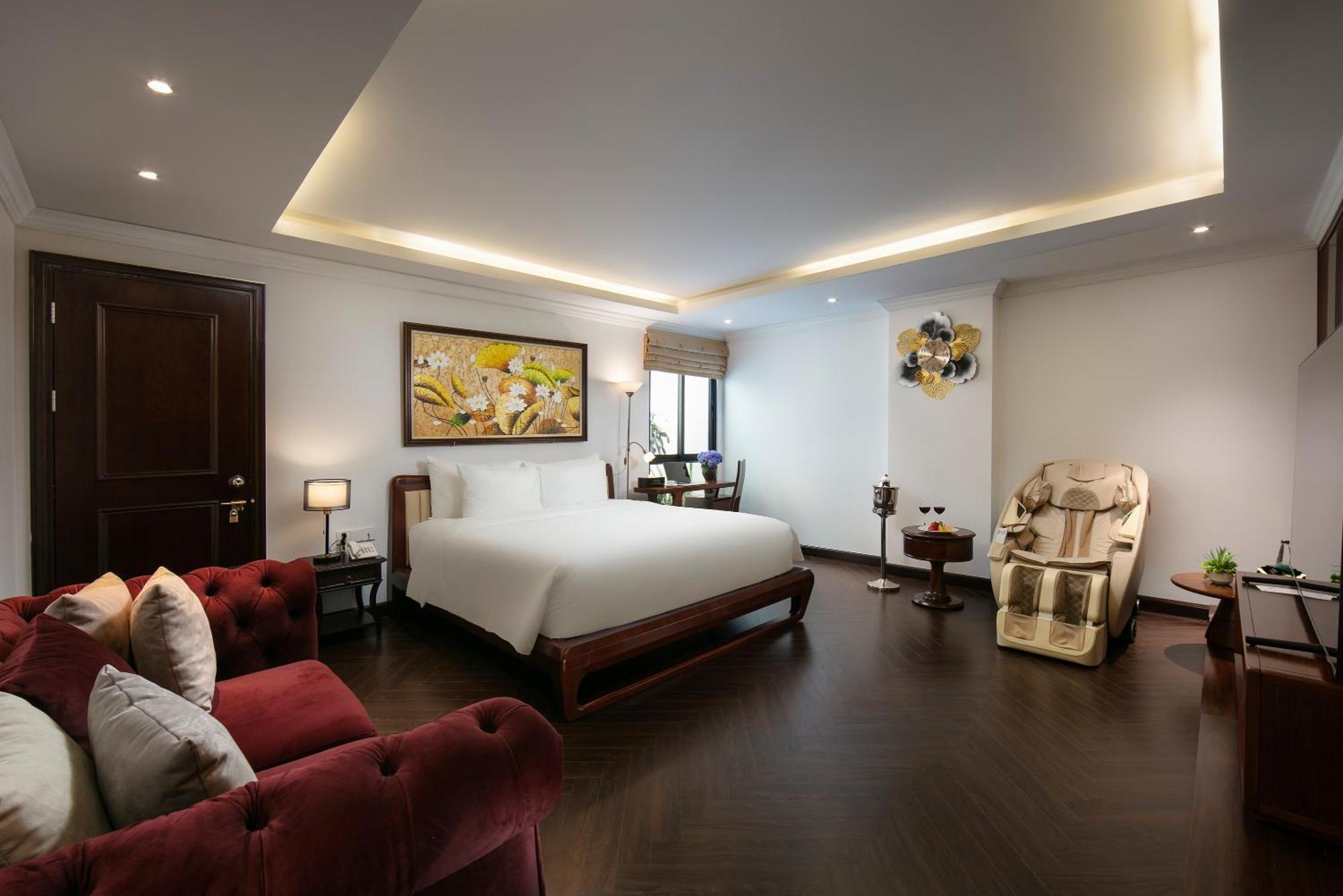 May De Ville Crown Hotel 하노이 외부 사진 A suite at the hotel