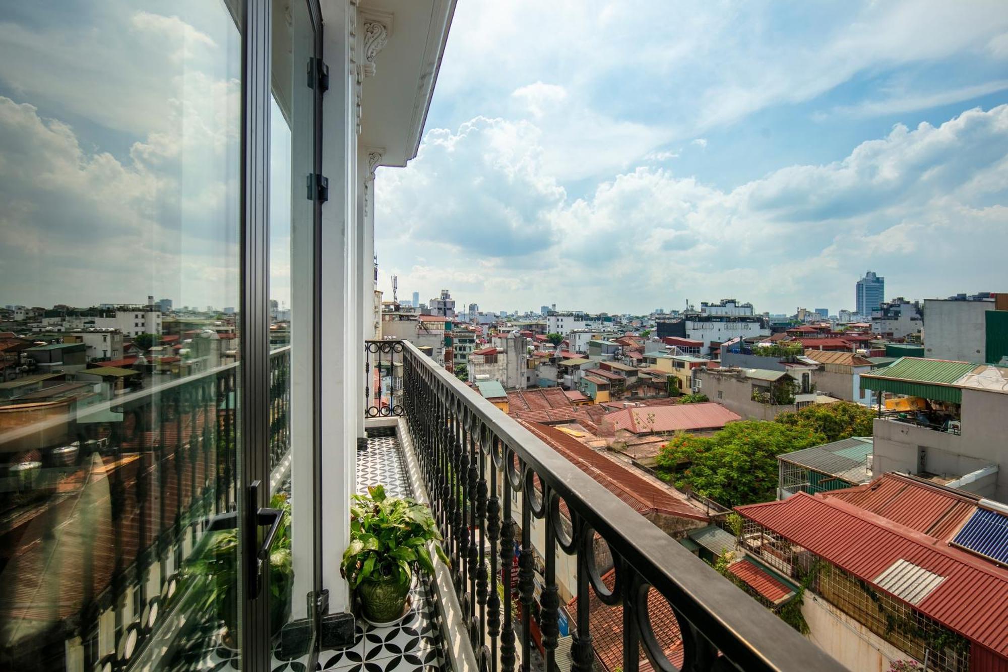 May De Ville Crown Hotel 하노이 외부 사진 A balcony in Ho Chi Minh City, Vietnam