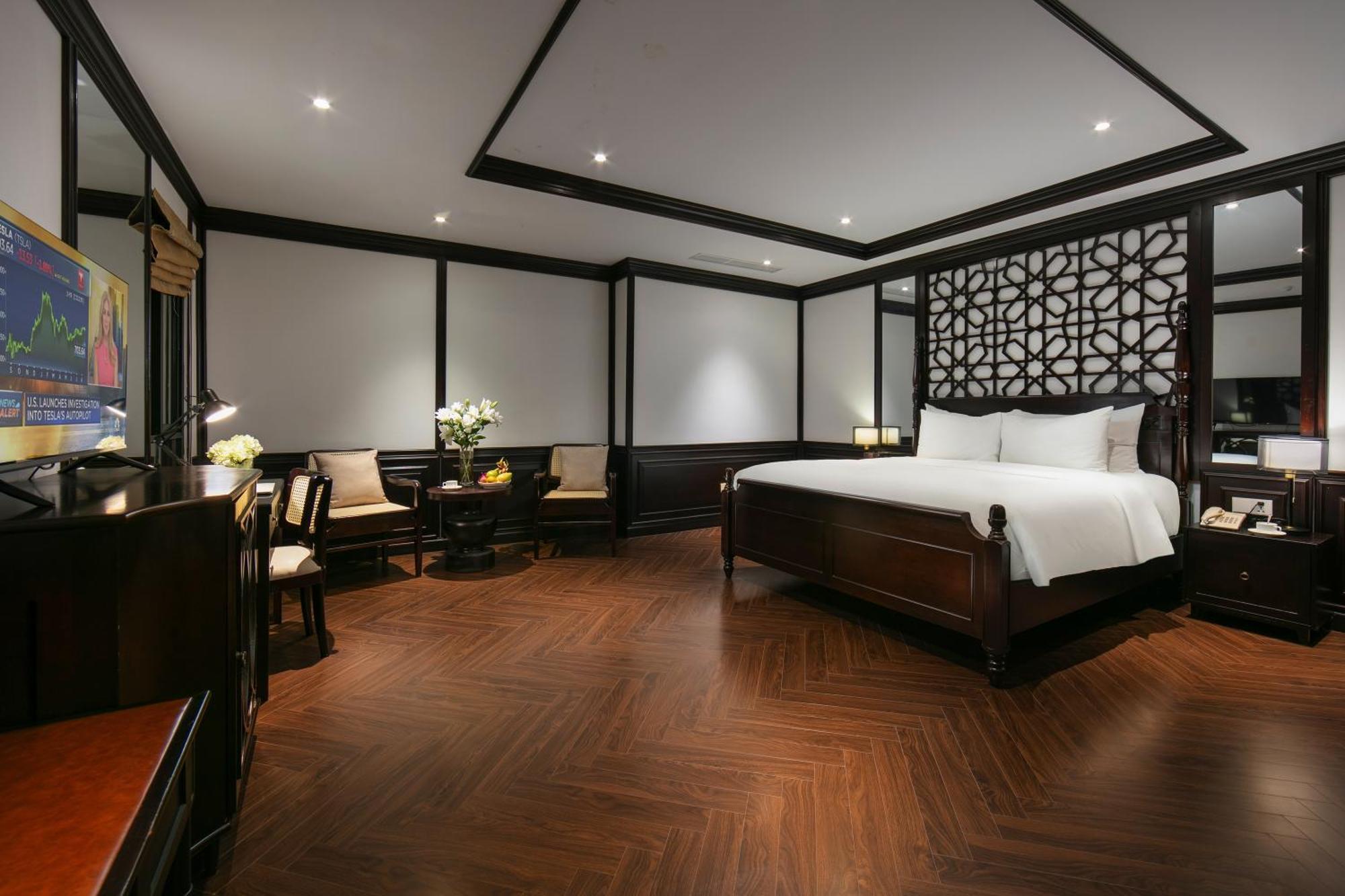 May De Ville Crown Hotel 하노이 외부 사진 Suite