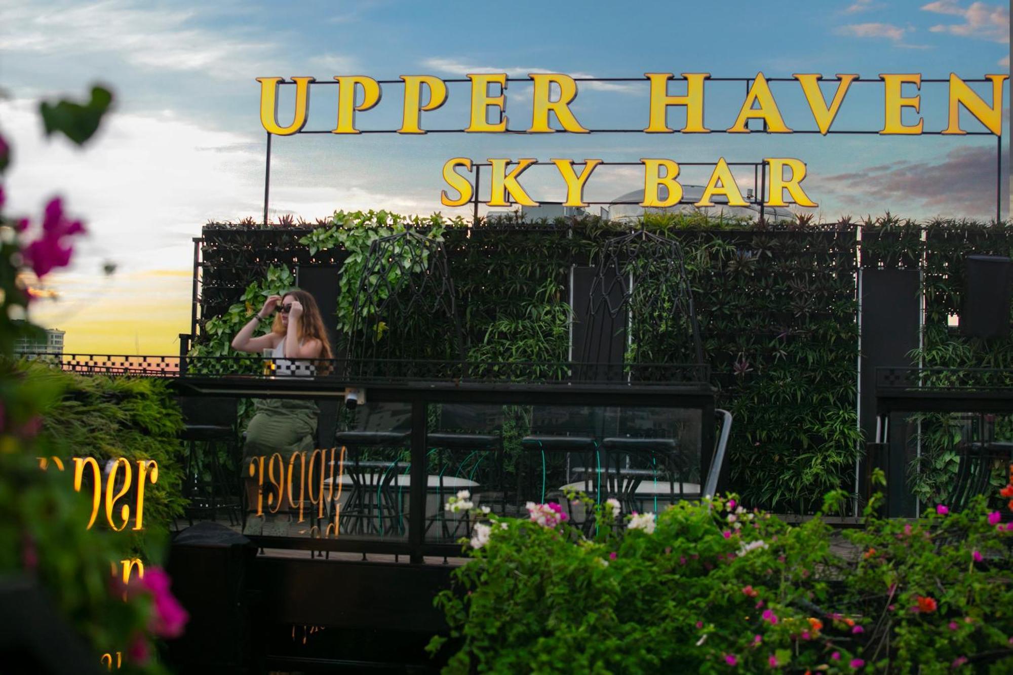May De Ville Crown Hotel 하노이 외부 사진 Upper Haven Sky Bar