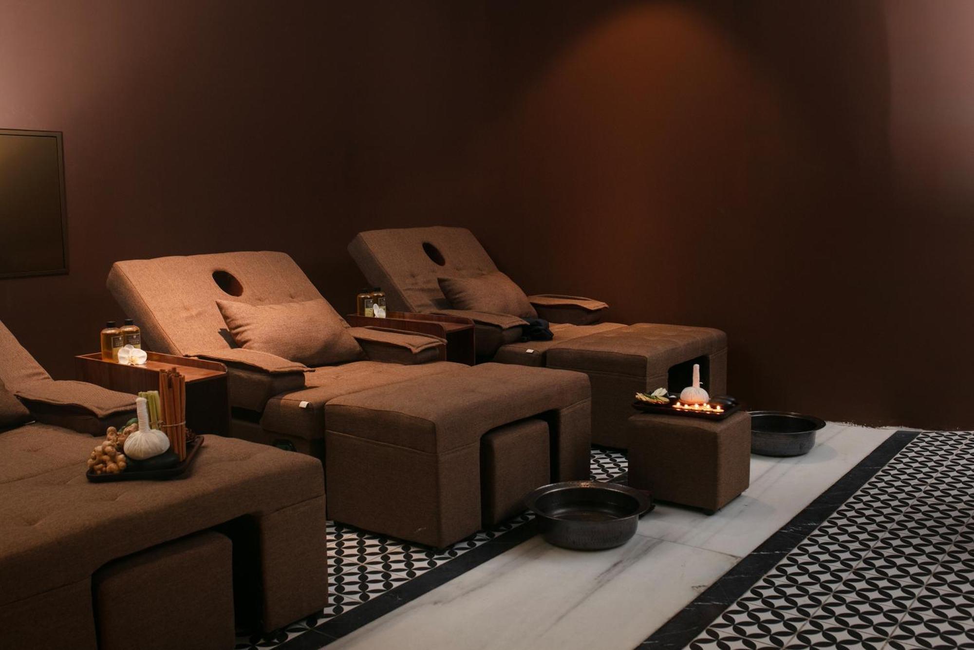 May De Ville Crown Hotel 하노이 외부 사진 A spa in Bangkok, Thailand