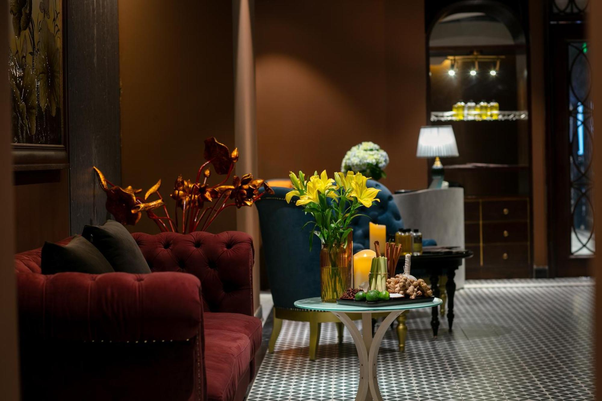May De Ville Crown Hotel 하노이 외부 사진 The lobby of the hotel