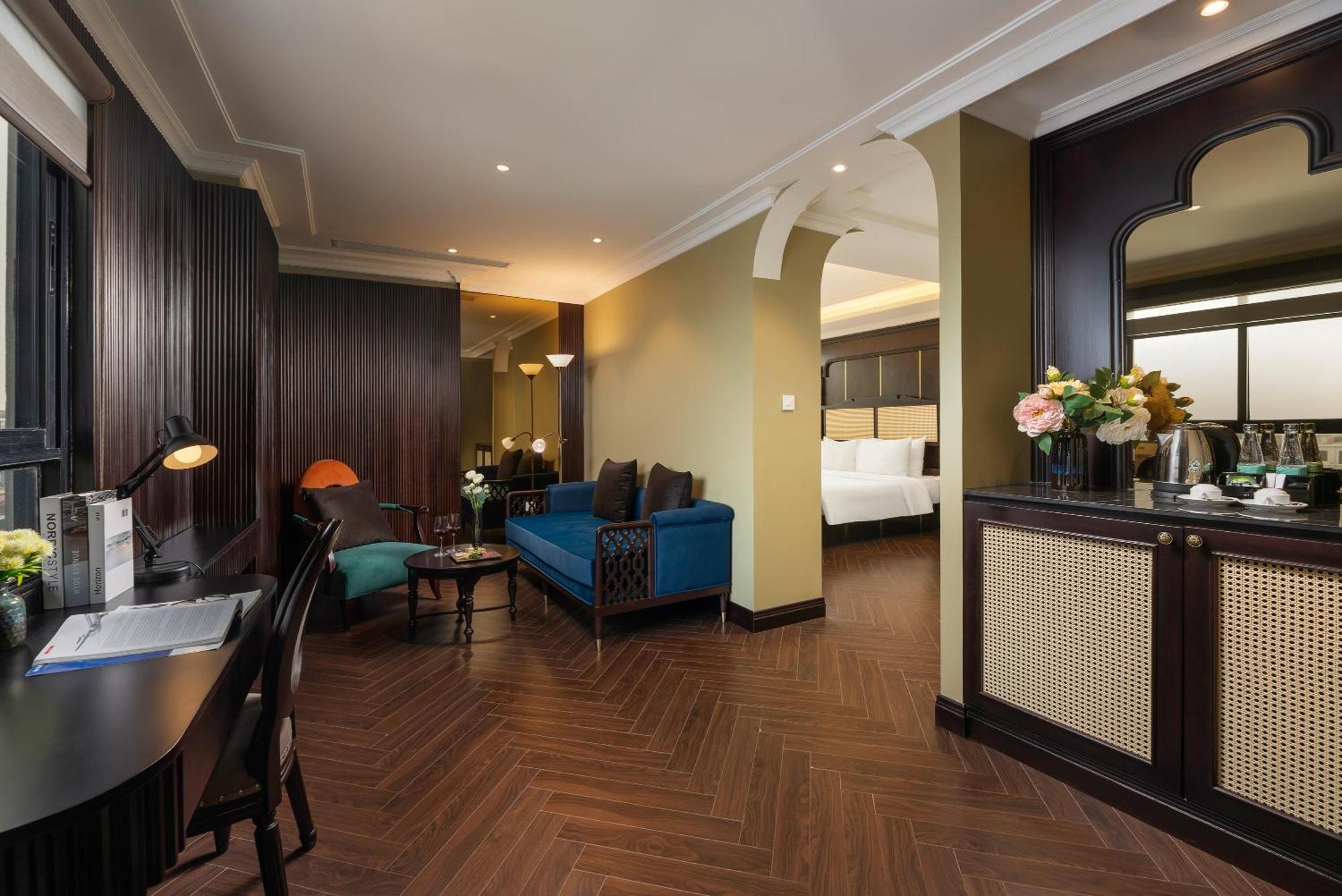 May De Ville Crown Hotel 하노이 외부 사진 Suite